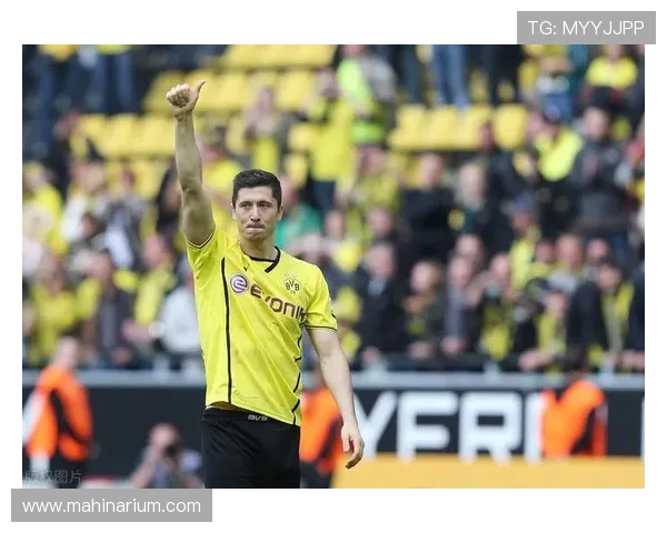 莱万多夫斯基：从波兰联赛射手到世界顶级中锋的生涯跃迁解析